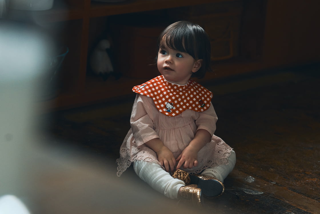 scallop bib / Hello Kitty