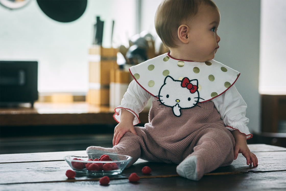 pop-out bib / Hello Kitty