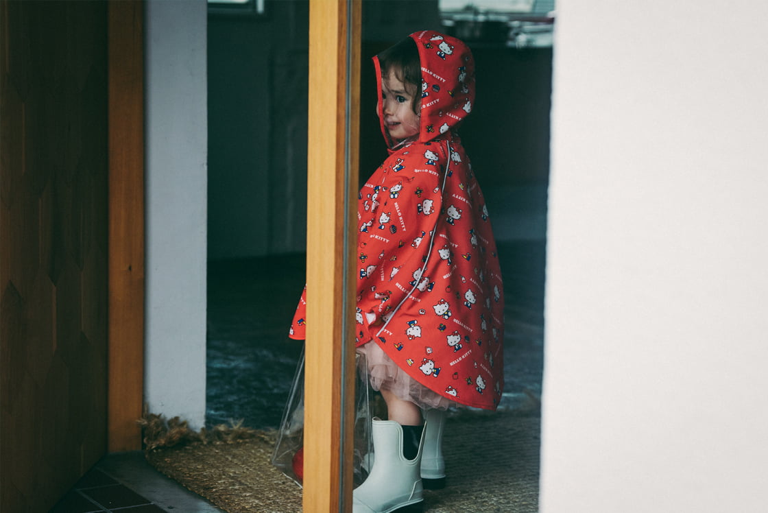 rain poncho / Hello Kitty