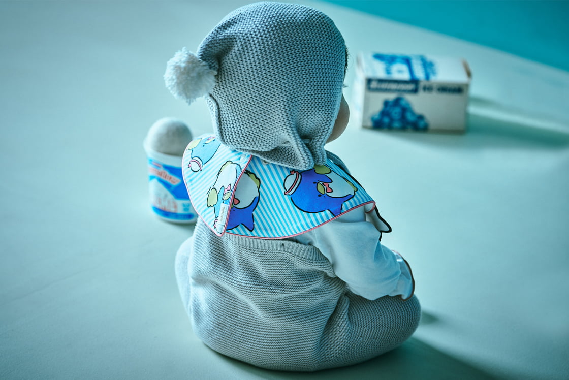 pop-out bib / TUXEDOSAM