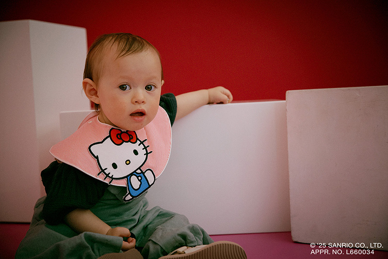 HELLO KITTY / 3 apples