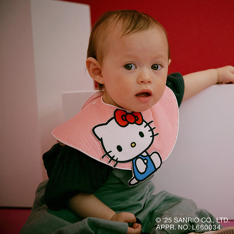HELLO KITTY / 3 apples